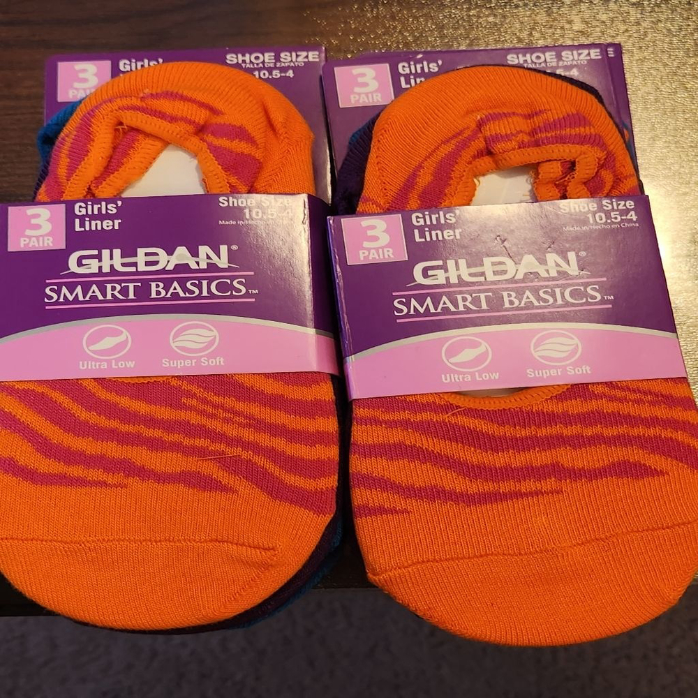 4 packs of Girls Gildan Smart basics liners shoe size 10.5-4